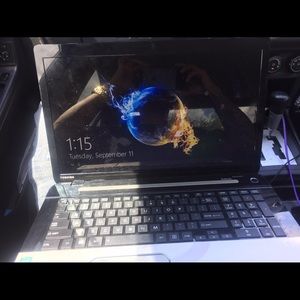 Toshiba Satellite L75-B7270 17.3-INCH Laptop